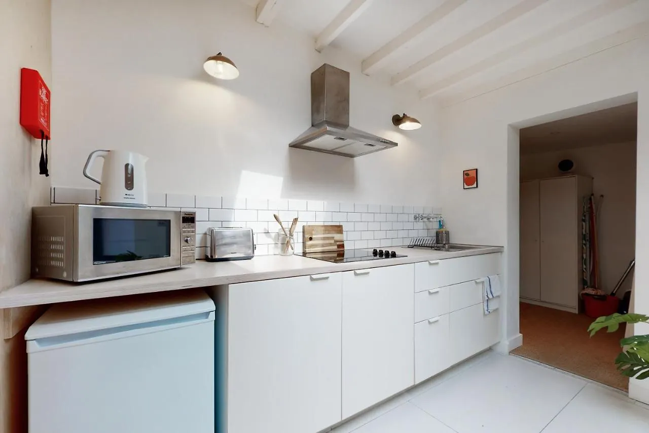 Apartment Spacious Studio Flat In Forest Gate London