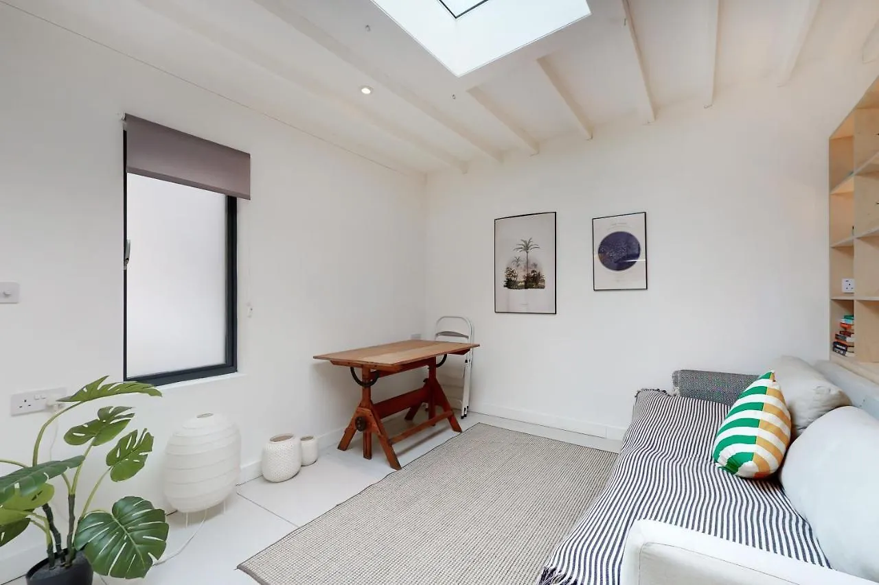 Spacious Studio Flat In Forest Gate London 0*,  United Kingdom