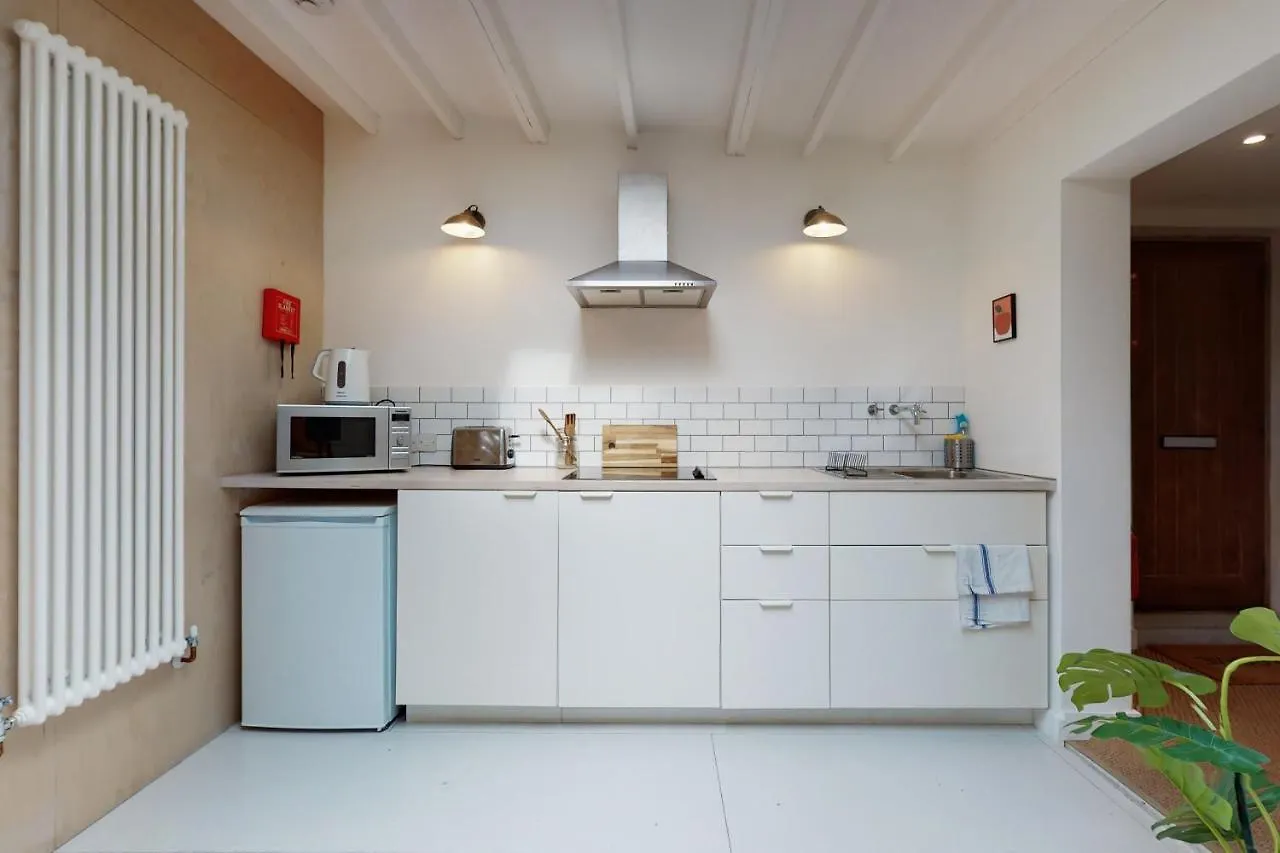 Apartment Spacious Studio Flat In Forest Gate London United Kingdom